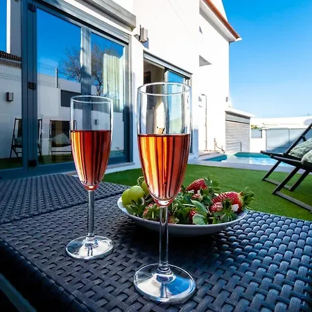 Luxury Villa With A Pool In The City - No Parties Allowed Lisbon Exterior photo